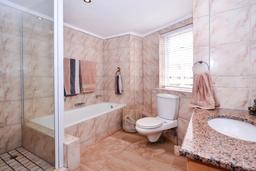 To Let 2 Bedroom Property for Rent in Bantry Bay Western Cape